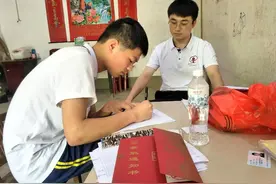 小善举 · 大爱心，“梦无缺”团队助山区学子上大学 作者：田谓东图片