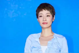 马伊琍新恋情曝光，摸脸暧昧的神秘男，有可能是他图片