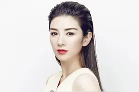 自古美人叹迟暮，岁月对谁好，再见黄奕只觉风韵在图片