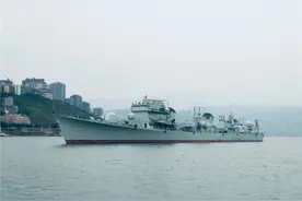 重庆人快来看军舰啦，海军“166舰”已抵达巫山图片
