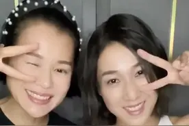 胡杏儿罕见与钟嘉欣同框，素颜出镜显大方，却遭嘲像对方阿姨？图片