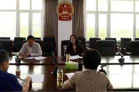 康平县人大常委会党组书记、主任王一平主持召开人大常委会党组扩大会议图片