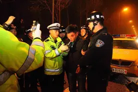交警提醒车友：C1想升B2，需符合这些条件图片