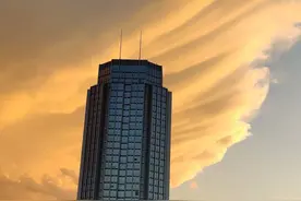 奇！内蒙古天空突现“如来神掌”云，分析：是激烈风雨的前兆图片