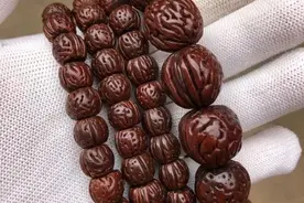 当年花20块钱买的串儿，盘了近9年，身价至少涨了10倍图片