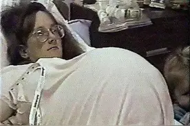 一胎生一窝是种什么体验？七胞胎一天用52片尿布，喝42瓶奶粉图片