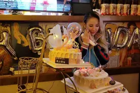 李玟再传婚变！46岁生日孤独许愿，大16岁富豪老公和继女缺席图片