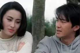 赌侠 ：星爷施展李小龙经典武打动作！这段太搞笑了！图片