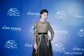 范冰冰气质真“高贵”，穿金色镂空连衣裙配盘发优雅大气，美腻了图片