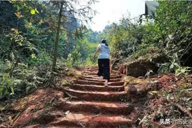 19岁小伙和29岁寡妇隐居深山为爱凿出6208级爱情天梯图片