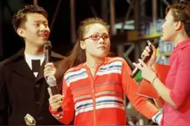 舞台上甩脸子，叫板那英，被央视封杀，如今田震在国外怎么样了？图片