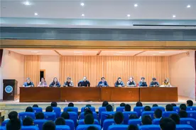 莱芜一中61级4级部召开学生大会暨考试总结表彰会图片