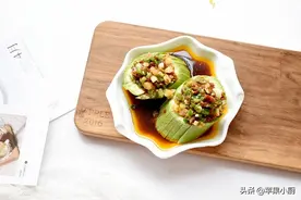 西葫芦又一新吃法，蒸一蒸，爽脆不软，一道菜能吃出两种美味来图片