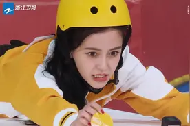 baby《奔跑吧》被指太作，被一米多高台吓到手抖，真害怕吗？图片