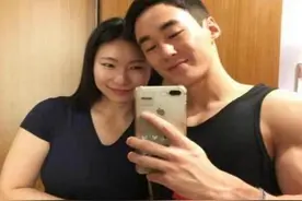 年龄相差17岁的“母子恋”，无惧高龄生下双胞胎，如今现状如何？图片