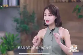 蓝盈莹：家庭优越，妈妈是妹妹，初入大学，成人生最灰暗时期！图片