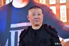 为儿子而来？羽绒服加大棉鞋走红毯，郭德纲多少有点不尊重人了？图片