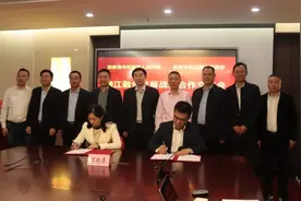 跨过长江去，牵手凤凰来！今天下午，如皋长江镇与张家港凤凰镇成功签署合作共建协议！图片