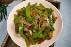 我家猪皮从不做皮冻，泡一泡切成条，上桌比肉受欢迎，特别解馋图片
