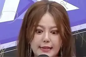 女主持人因“圆脸瞪眼”被嘲讽，一年之间变化过大让人唏嘘图片