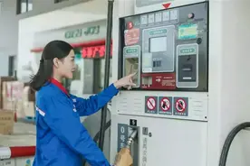 加满一箱油，为啥前半箱耐用，后半箱像百米冲刺？图片