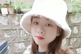 彝族姑娘为爱奔赴千里，与武警男友领证结婚图片