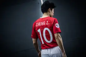 世界名帅评郑智踢中场浪费，本该看齐贝肯鲍尔，如今40岁仍是最佳图片
