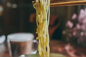 西安多家泡面被抢空，“香菇炖鸡”却惨遭嫌弃图片