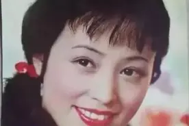她是国家一级演员，会31国语言，当红时被丈夫抛弃，如今成女总裁图片