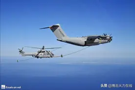 空客A400M加油机首次对直升机进行加油测试图片