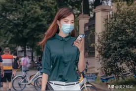 美丽动人的职场白领，简洁大气的紧身裤搭配针织衬衫，时尚优雅图片