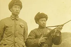 部队中，军官要什么级别才能配备警卫员？警卫员也没那么容易当图片