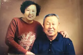 大哥大嫂的“娃娃亲”图片