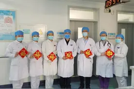 春节值班，赶上“夺命连环Call”是什么体验？| 医生们的异乡春节图片