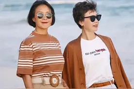 这才是60岁女人该有的打扮：开春针织衫+阔腿裤，时髦有女人味图片