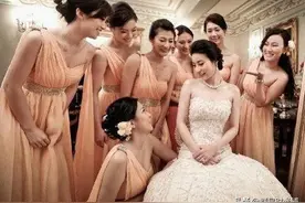 郭晶晶和霍启刚巧妙回应四胎传闻，不按剧本操作的豪门夫妻图片
