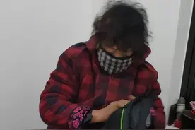 陕西女子年轻时被拐卖至山东遭家暴多年后逃回家，再婚仍遇家暴致神志不清，儿子选择结束打工回乡照顾图片