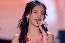 跨年女星集体得罪化妆师，杨幂被嘲像鹦鹉，热巴假睫毛抢镜图片