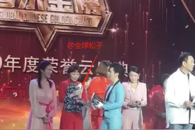 草帽姐登上全球流行音乐金榜领奖台，周杰伦蔡徐坤曾获相关奖项图片