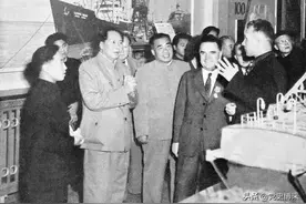 1953：《毛选》第三卷出版，毛泽东为何号召全党却要学习联（共）布党史？图片
