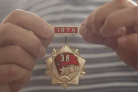 飒！这位"乘风破浪的奶奶",曾受到过周恩来总理等国家领导人的接见图片