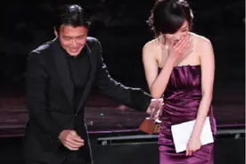 当明星遇到自己的暗恋对象会有什么反应？逮住机会把别人嘴亲麻了图片