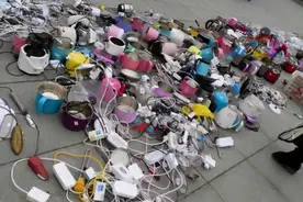 大学宿舍突击检查，各种违禁品层出不穷，堪称小型杂货店图片