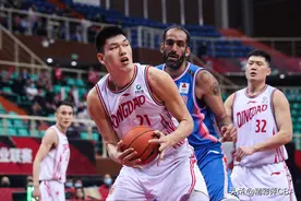 22岁身高2米23！澳大利亚多支球队有意签下他，会选择离开CBA吗？图片