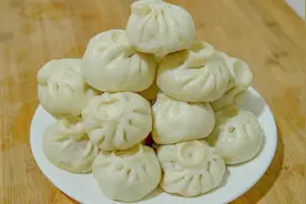 小笼包最简单好吃的做法，调馅配方比例都告诉你，薄皮大馅太香了视频封面