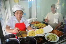 湖北大妈卖凉面，利用一颗卤蛋，一年赚了60万，套路给你图片