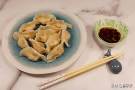 素饺这样做最好吃，馅料鲜美不油腻，蘸上酱汁，夏天最爱图片