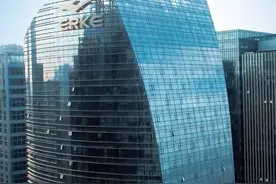 鸿星尔克喊大家来踩缝纫机，靠河南建厂能否逆袭？图片