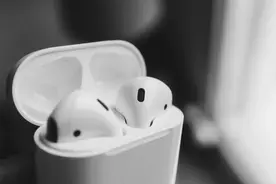 AirPods 固件大升级，妈妈再也不用担心我弄丢耳机图片