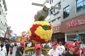 壮观！岳阳这个庆祝巡游，上万人观看，队伍绵延几公里图片